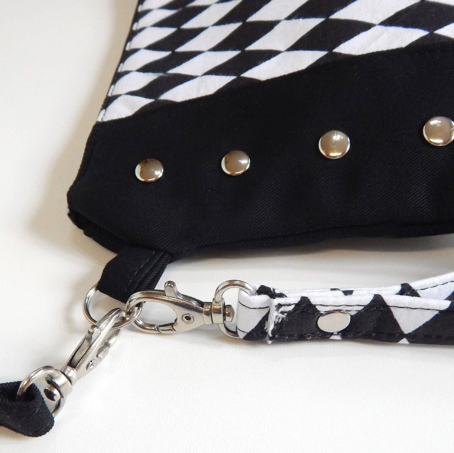 Rock Rhombus Crossbody